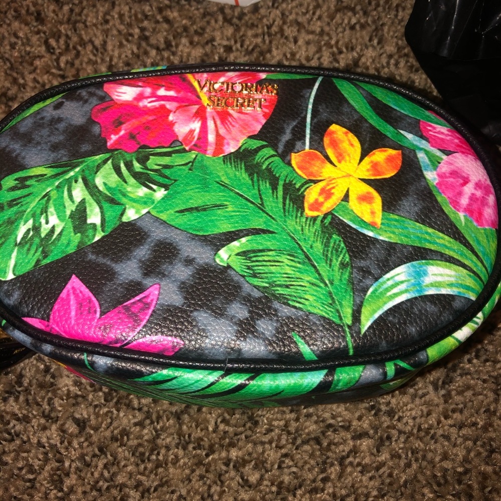 Michael Kors Purses And Wallets - image 5